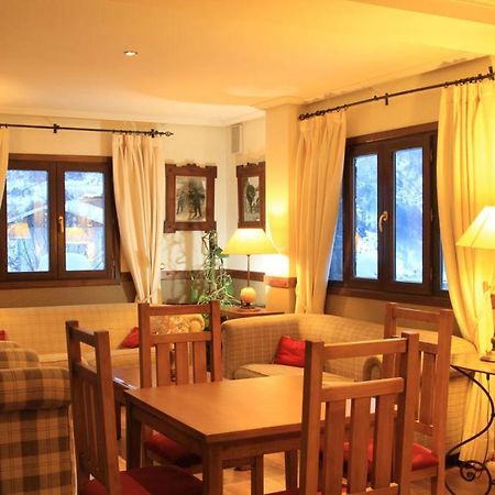 Aparthotel Sarrato サジェント・デ・ガジェゴ エクステリア 写真
