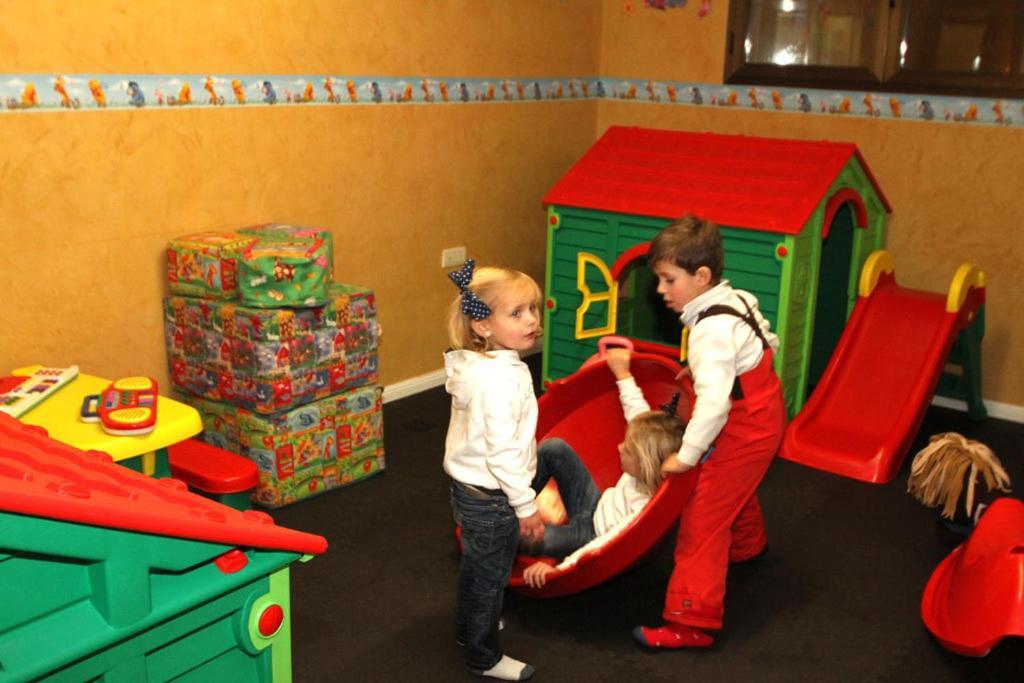 Aparthotel Sarrato サジェント・デ・ガジェゴ エクステリア 写真